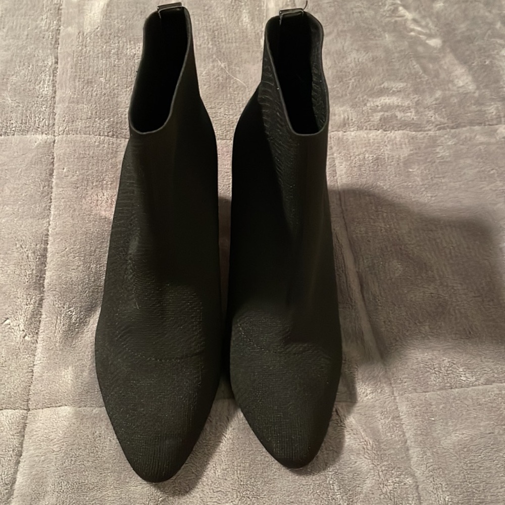 BCBG shoe boots in excellent condition Sz 8.5 (like new) - Picture 3 of 3